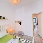 Apartment Downtown Spacious Retreat Bucharest