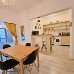 Downtown Spacious Retreat Bucharest
