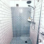 Downtown Spacious Retreat * Bucharest