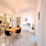 Downtown Spacious Retreat *