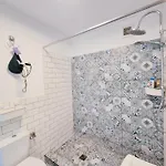 Downtown Spacious Retreat Apartment *