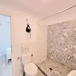 Downtown Spacious Retreat *