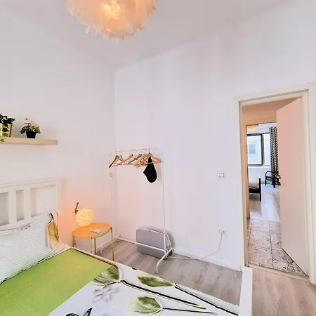 Lägenhet Downtown Spacious Retreat Bukarest