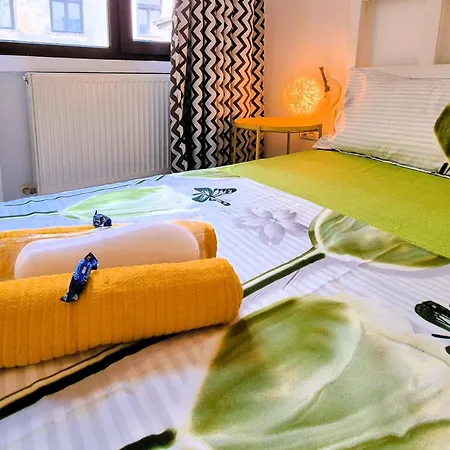 Lägenhet Downtown Spacious Retreat