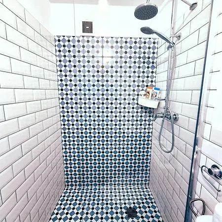 Downtown Spacious Retreat * Bucarest