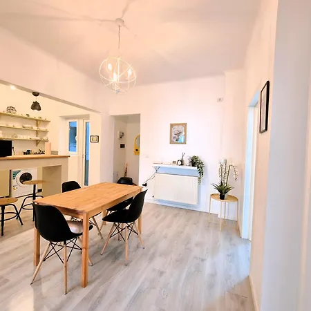 Downtown Spacious Retreat *