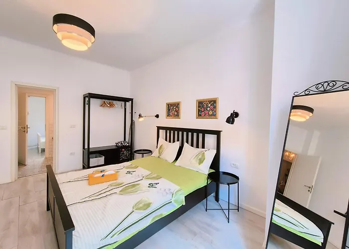 Apartman Downtown Spacious Retreat *