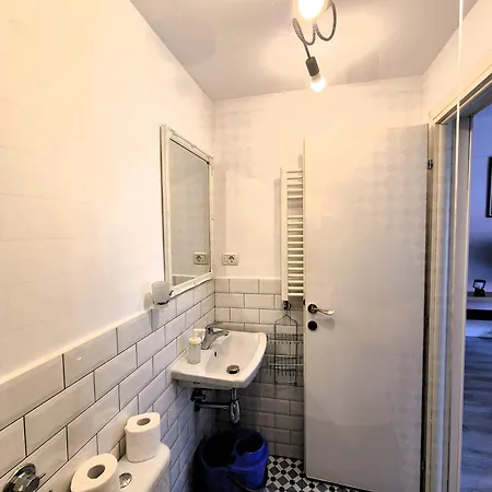 Апартаменты Downtown Spacious Retreat *