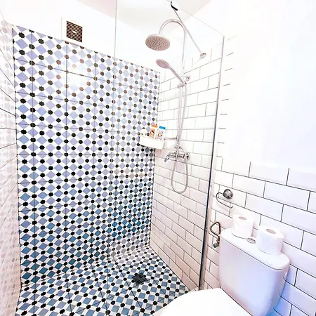 Downtown Spacious Retreat Бухарест