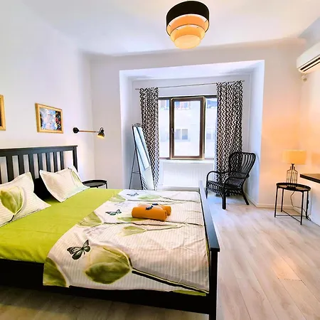 Downtown Spacious Retreat Appartement Boekarest